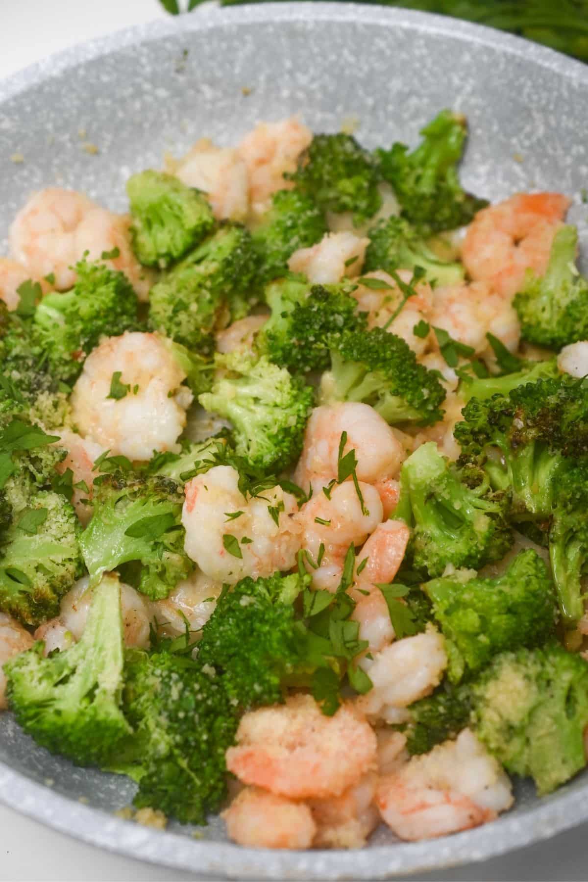 Shrimp and broccoli cooking
